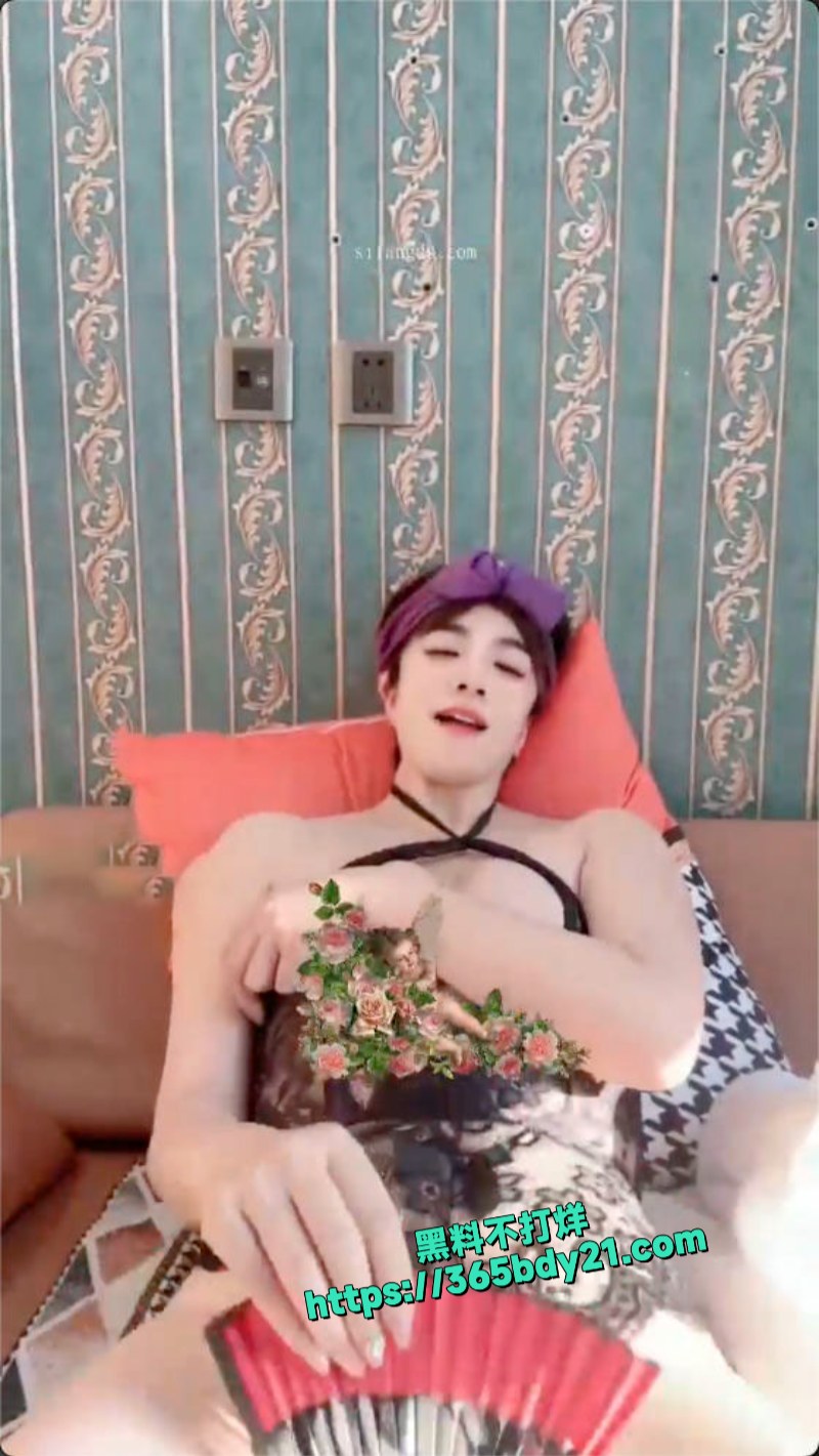 抖音短发少妇小妈第二弹自慰私拍流出 4