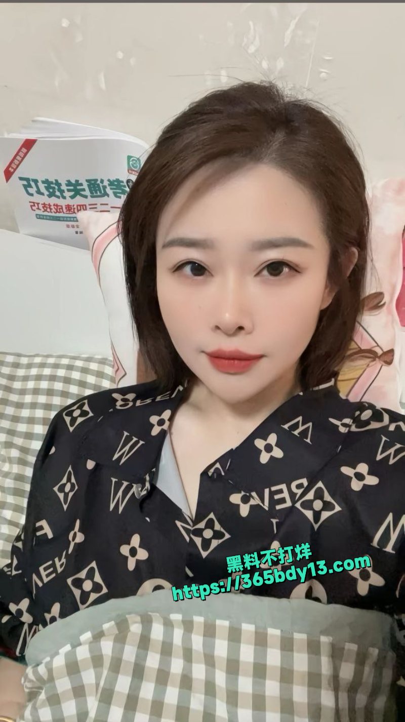 河北邢台新婚小情侣在婚床上疯狂做爱1