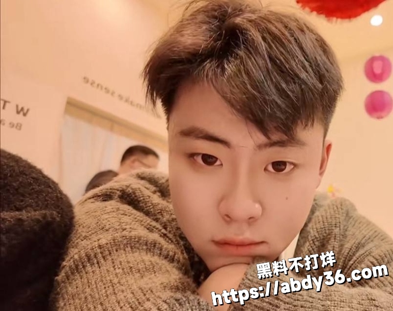 白皮腹肌猛男出租屋狂干黑皮壮汉 深喉巨屌后骑乘狂摇 最后无套爆操到高潮喷射3