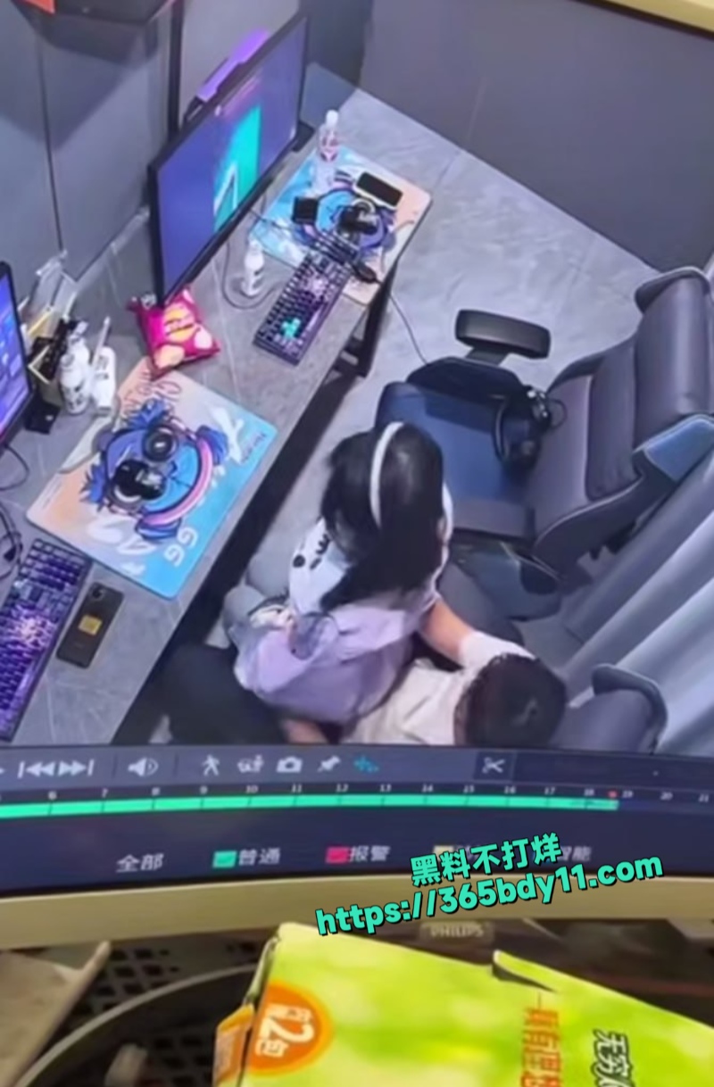 大学生情侣网吧做爱2