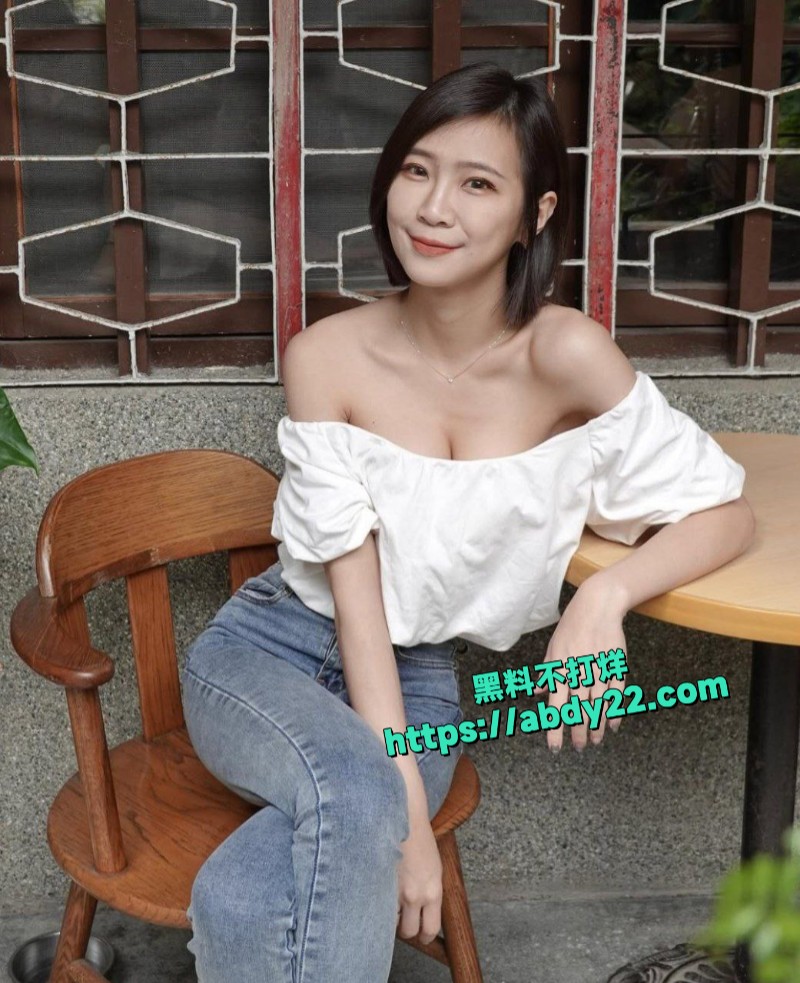 超漂亮短发巨乳网美麦麦18