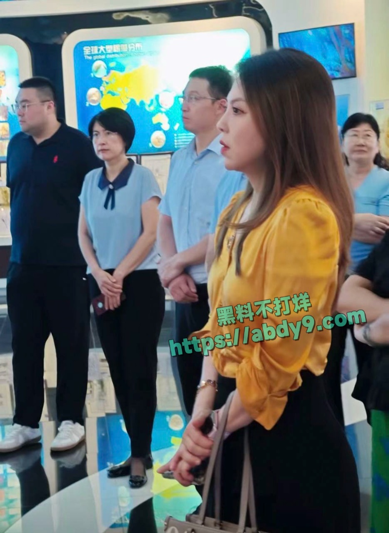 杨琨靠出卖大屁股混迹商界 7