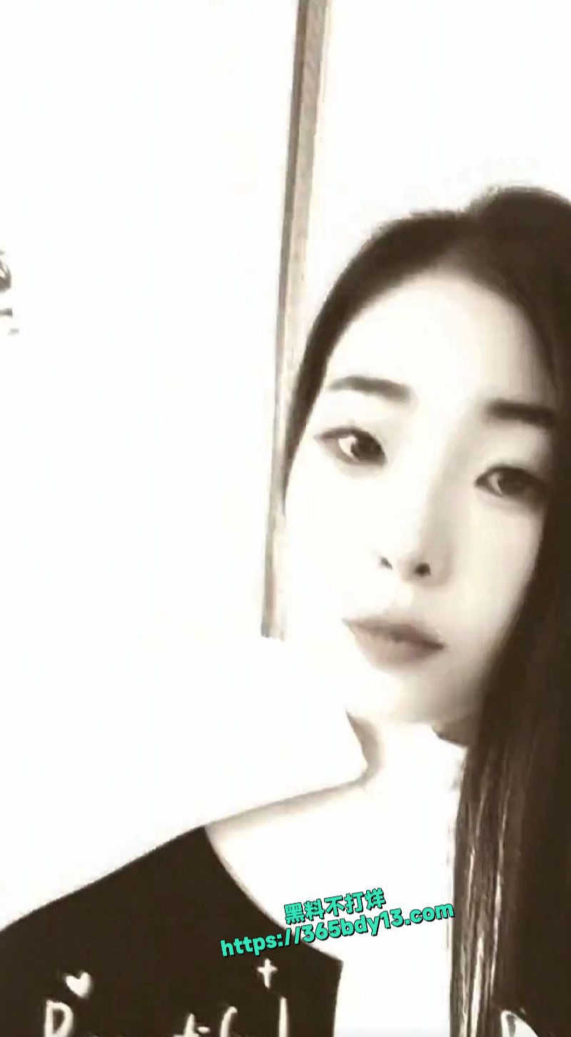 湖南长沙精神小妹刘思雨不雅私拍合集3