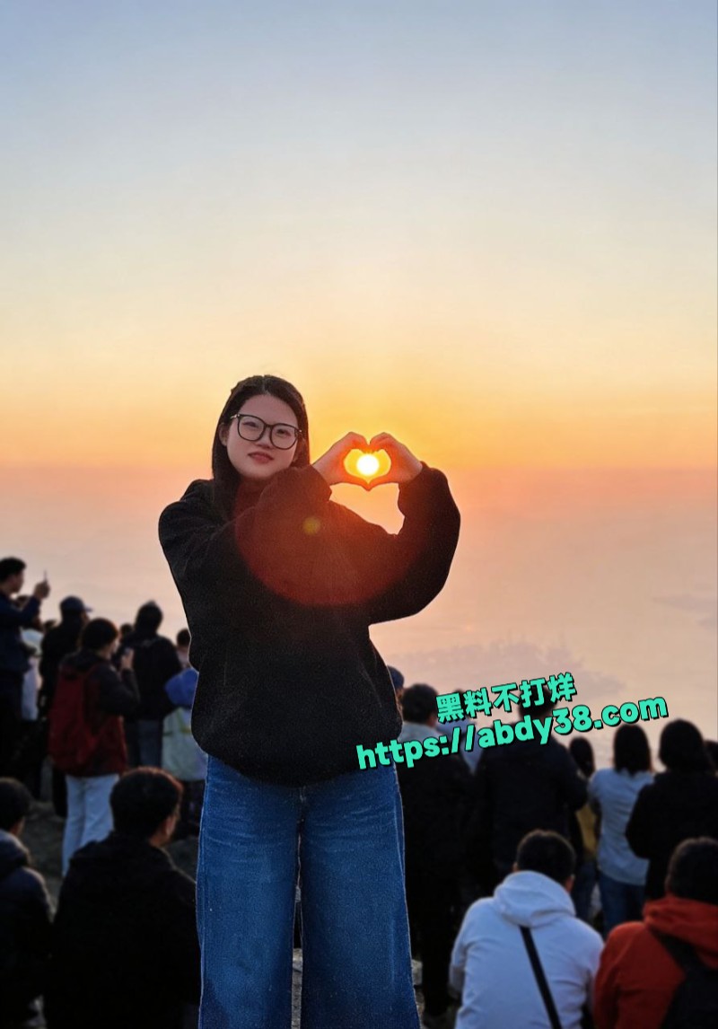 余丽娇背着男友和高中同学约炮2