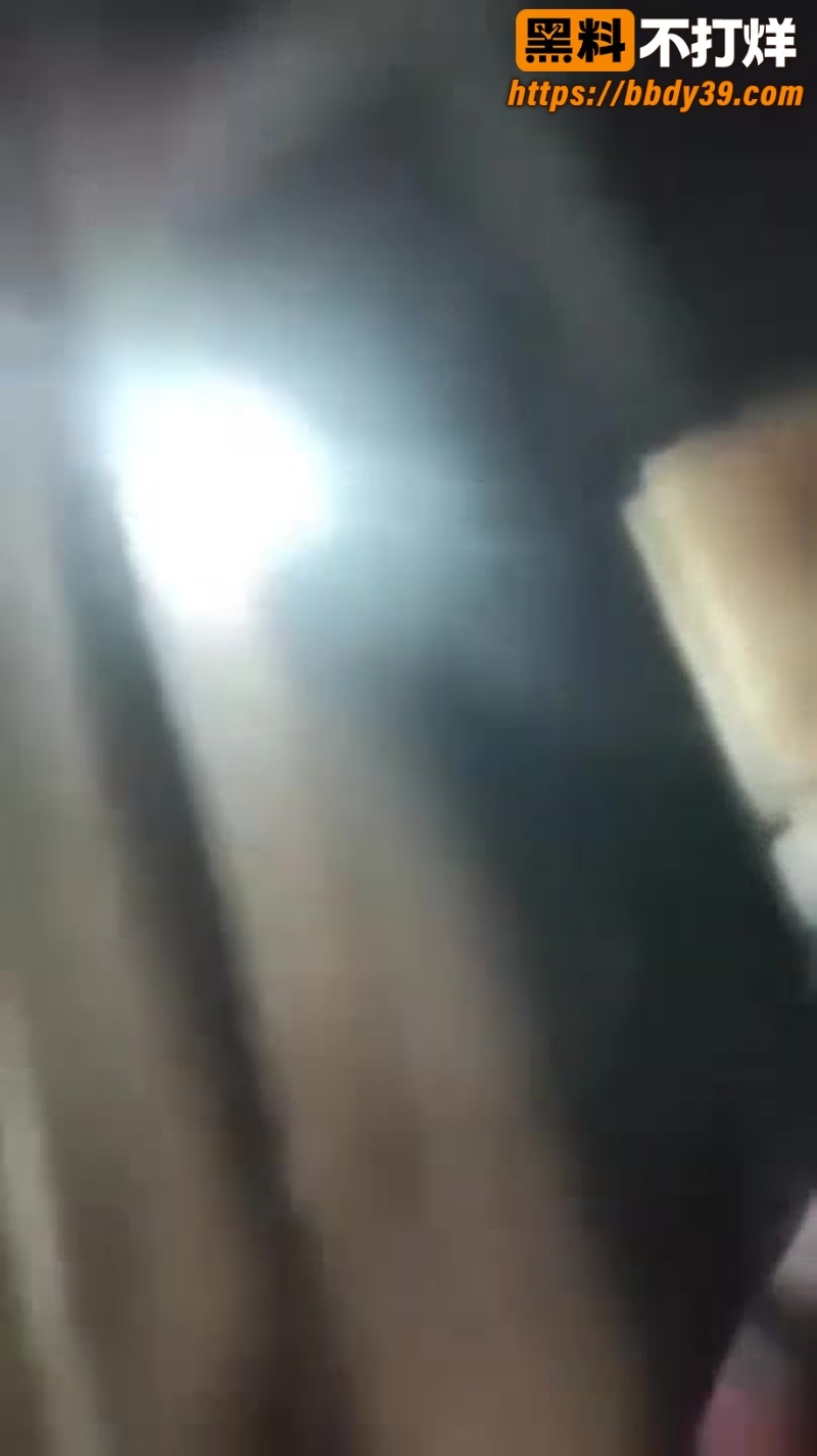 印度男子跳火化炉  6