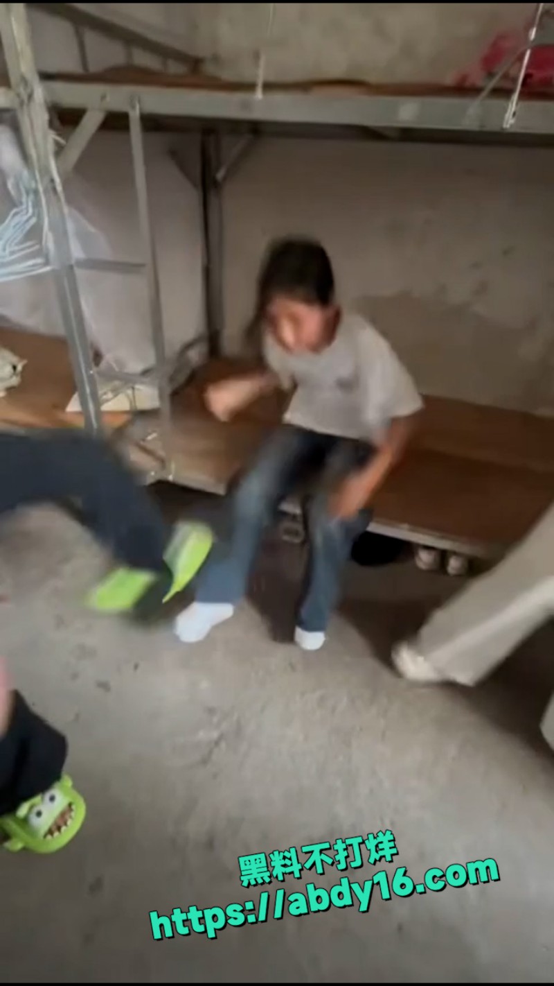 广西小表妹打架霸凌视频 17