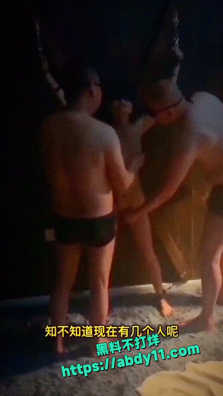 东北淫荡夫妻开淫趴 2