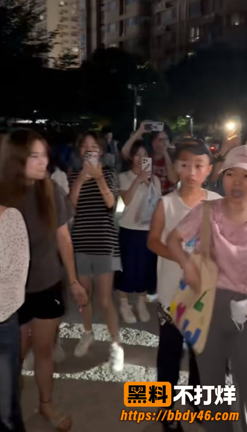 山东菏泽街头抓小三 9