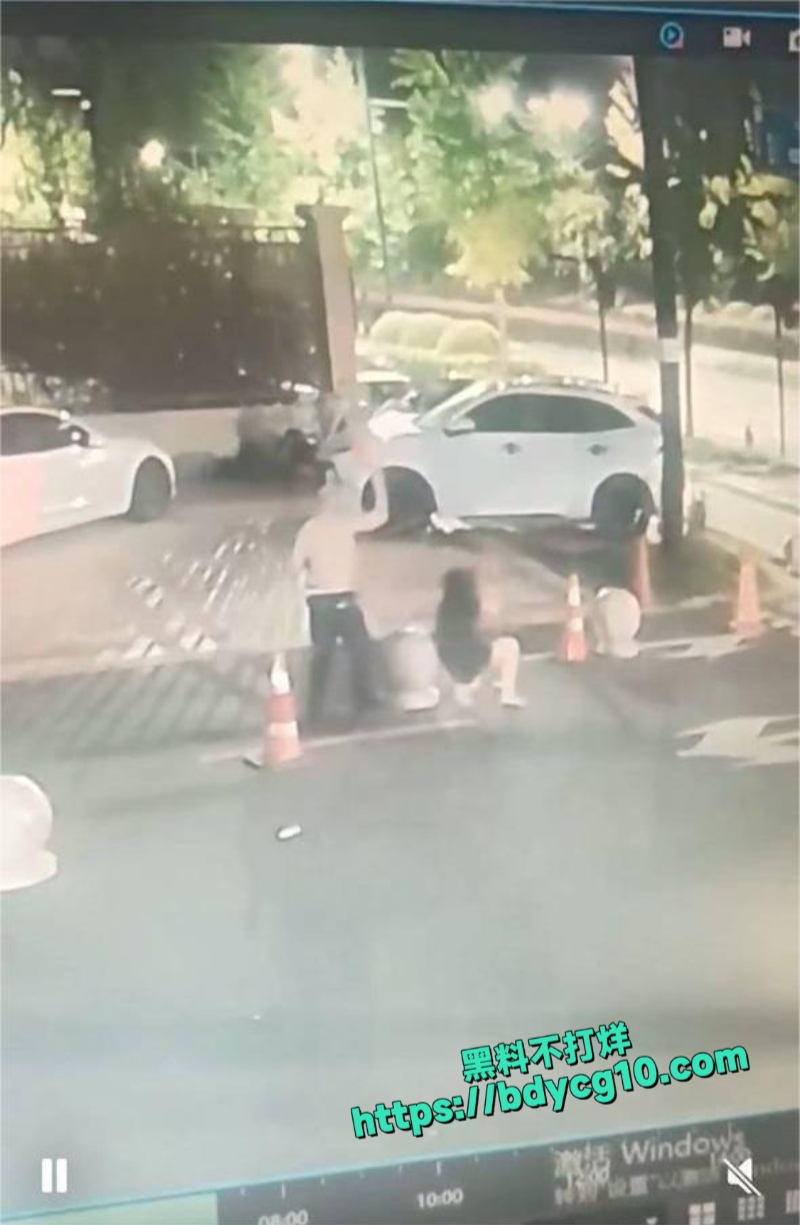 浙江杭州映翠雅苑小区发生无差别砍人3
