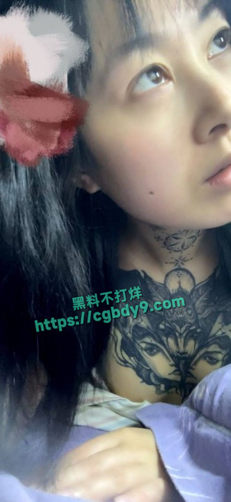 抖音lee李李 纹身师店老板娘性爱视频流出1 (9).jpg