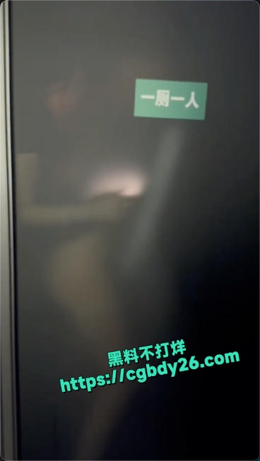 年轻男女酒吧厕所整活没脸见人了3