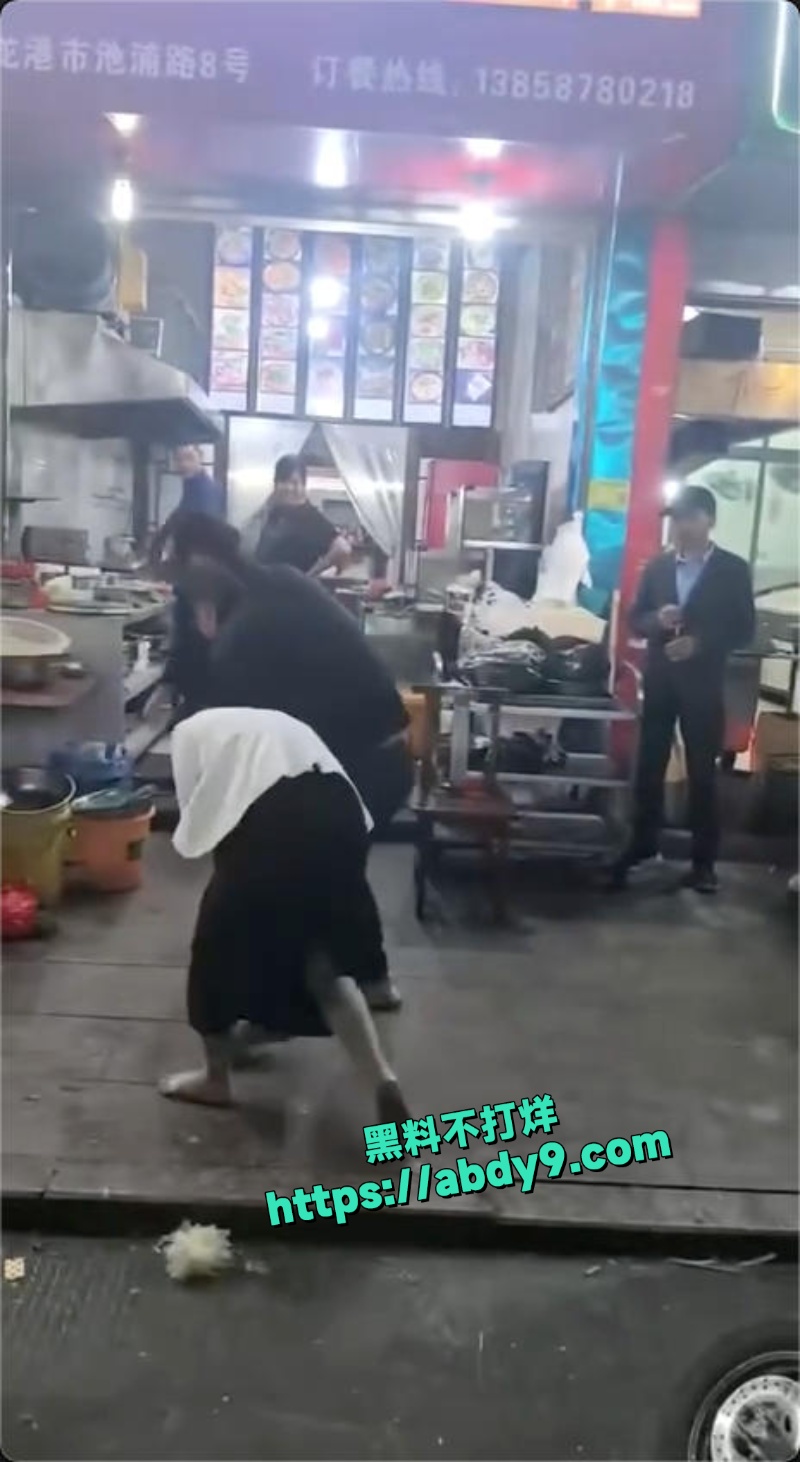 温州龙港池浦路街头抓小三视频曝光 7