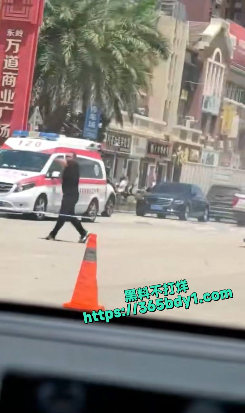 福建泉州惠安一男子当街轻生现场3