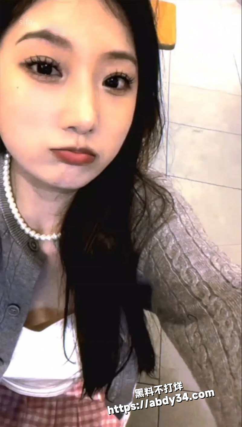 极品阿黑颜反差欲女.jpg3