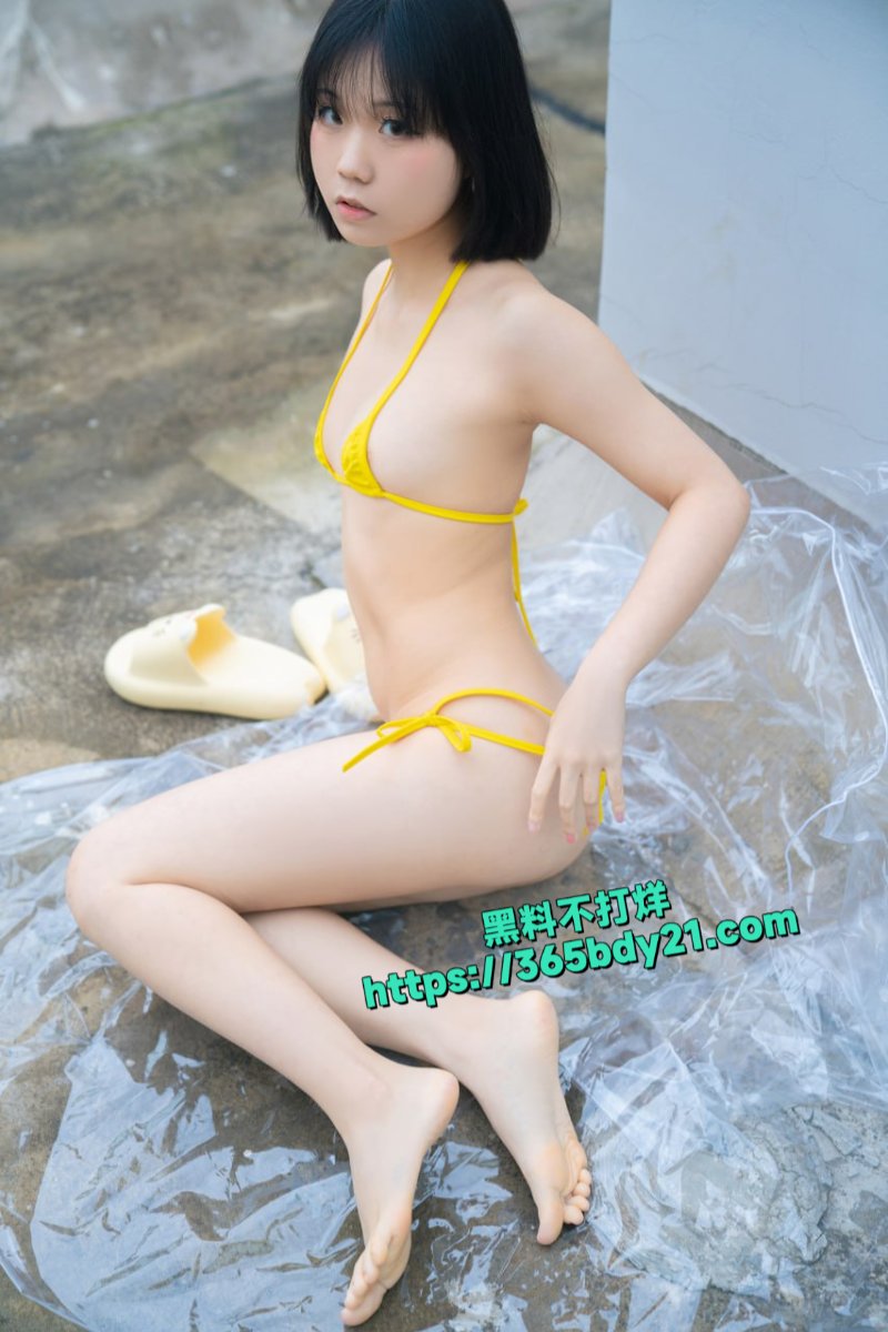 小栗奈的户外造型演绎
