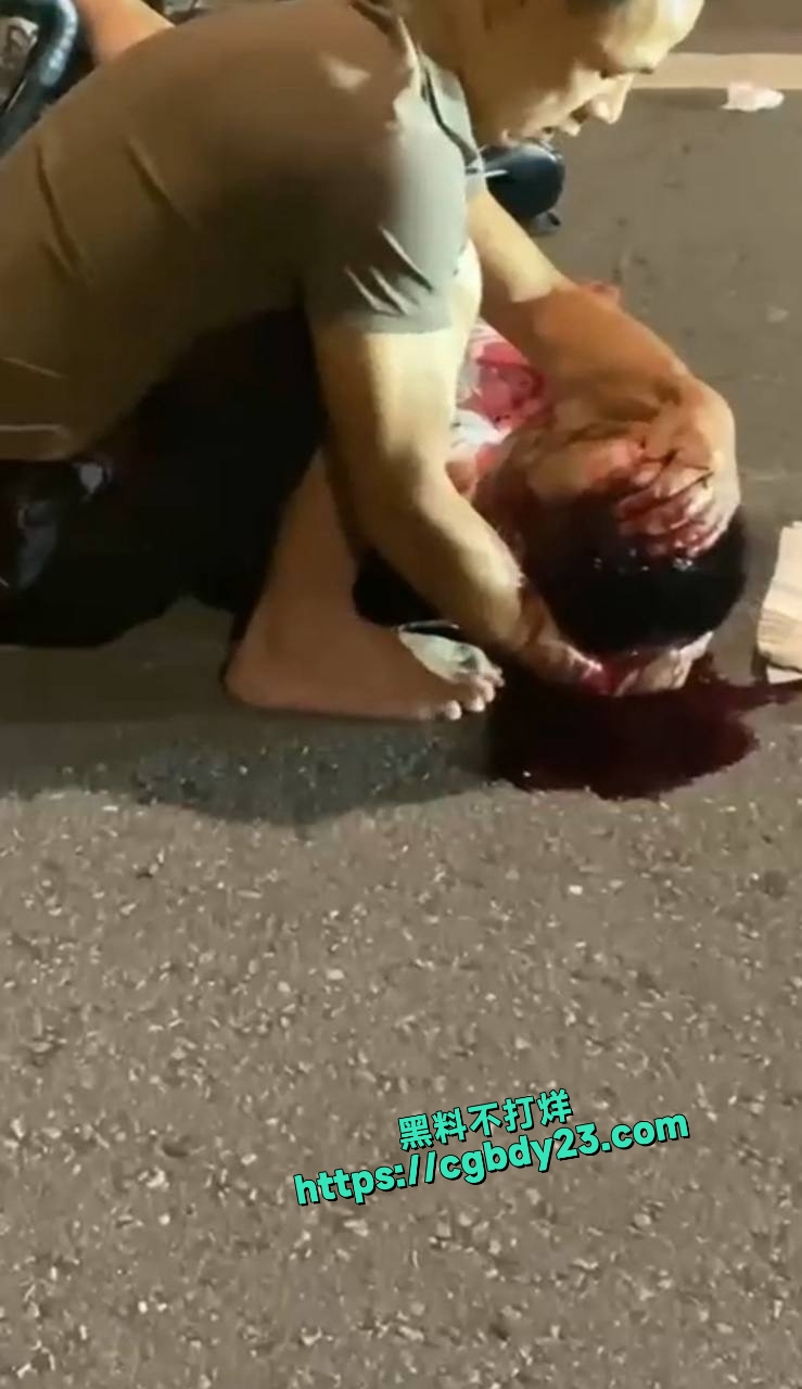骑行自行车追尾货车了3