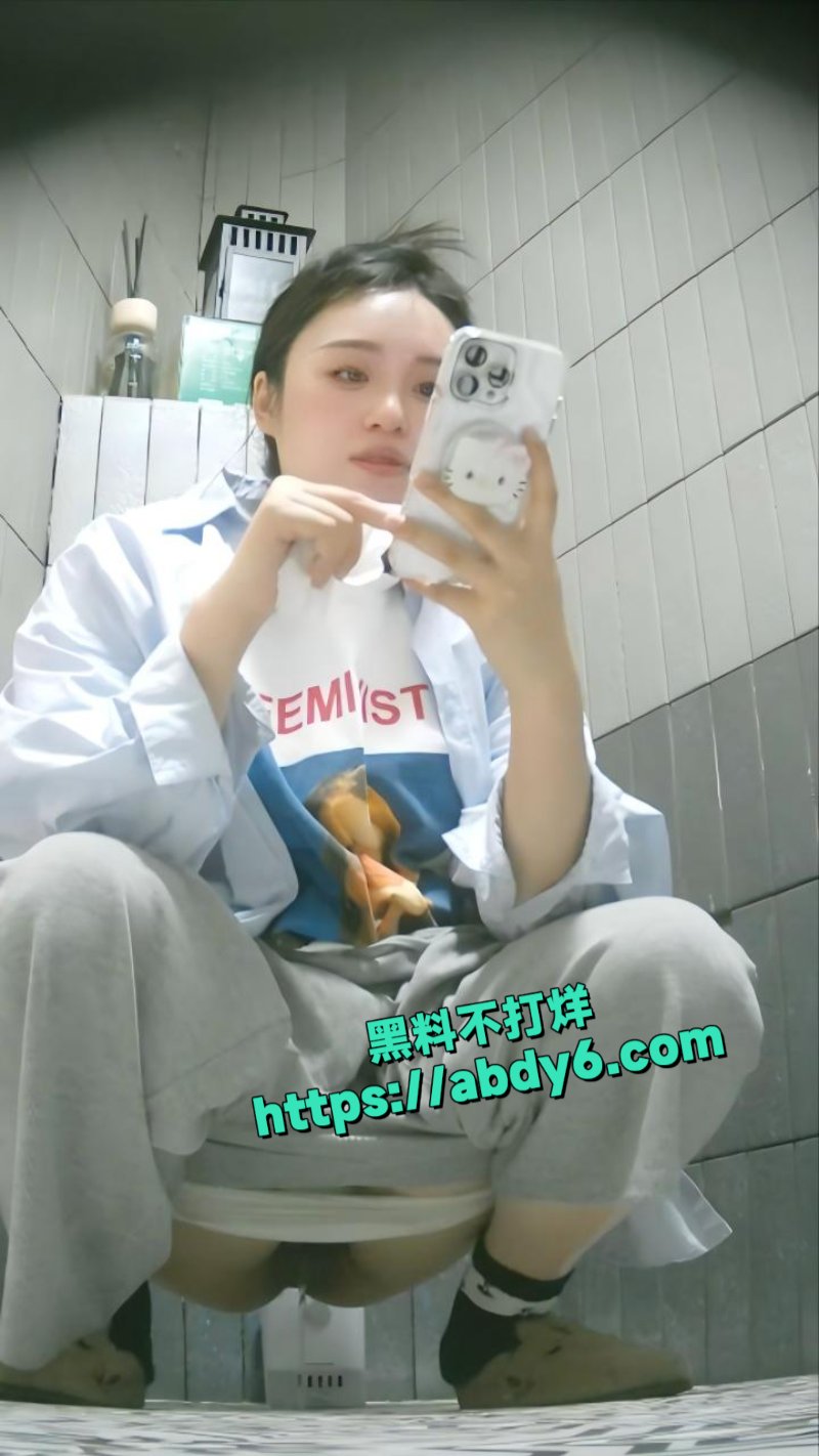 商场厕所安装摄像头偷看多位美女少妇前来尿尿