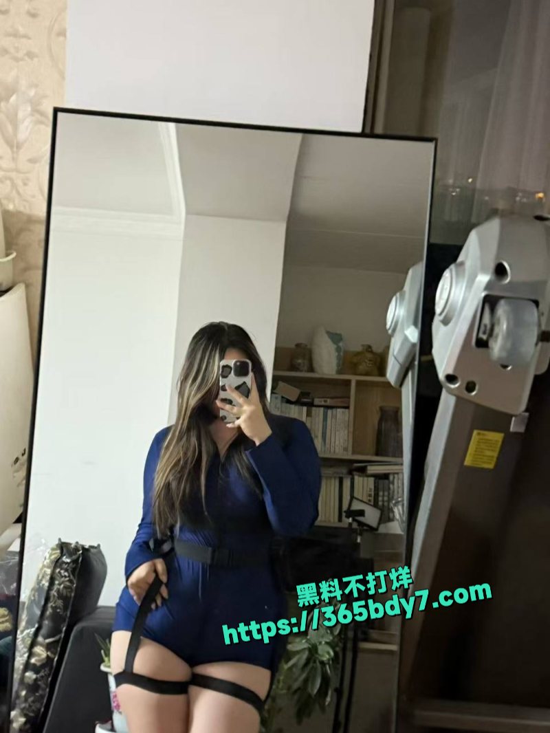 东北辽宁鲅鱼圈微胖大奶李飞漫小母狗被多人3p流出5