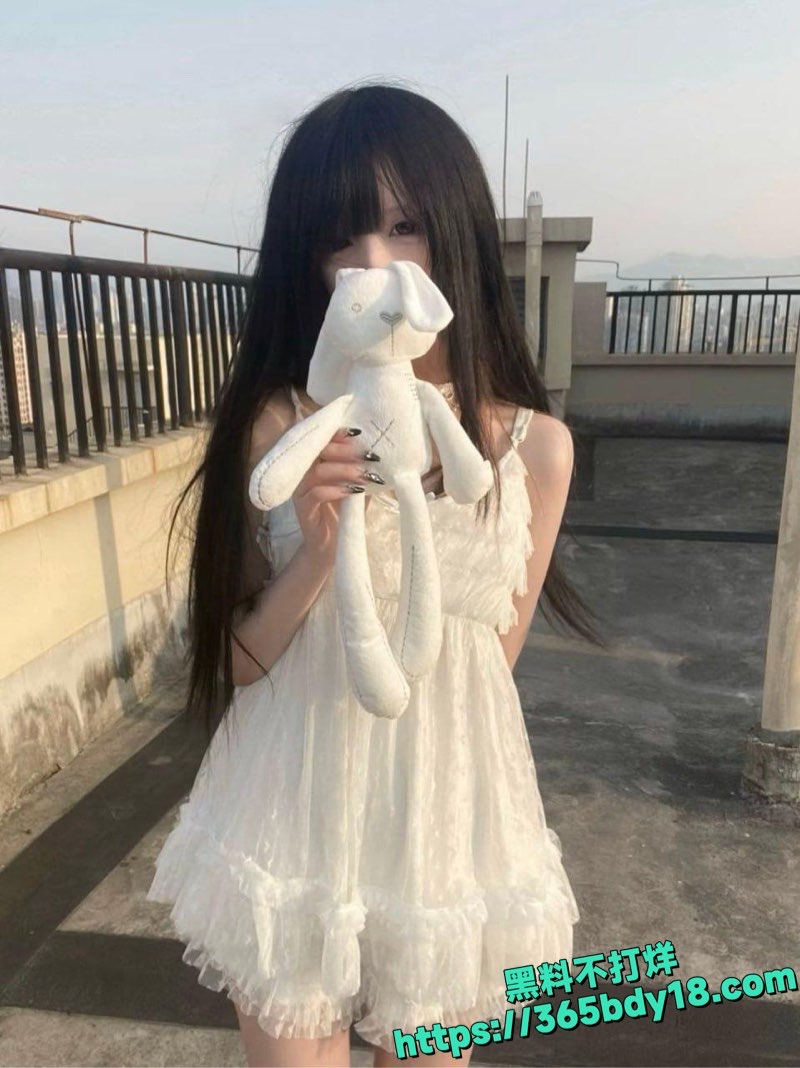 反差少女放尿视频3