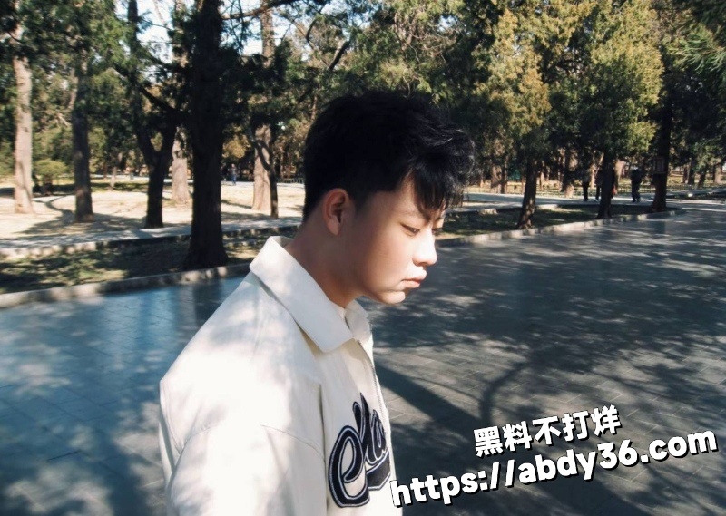 白皮腹肌猛男出租屋狂干黑皮壮汉 深喉巨屌后骑乘狂摇 最后无套爆操到高潮喷射6