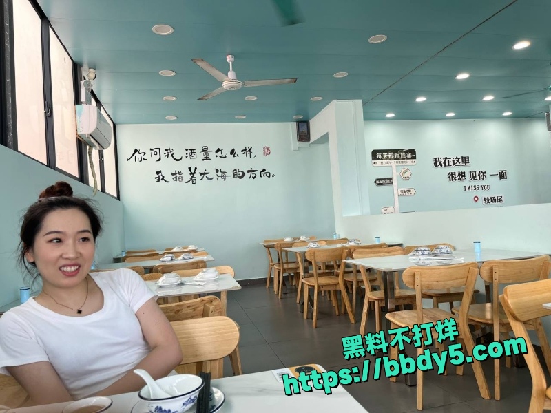 大门牙少妇 1