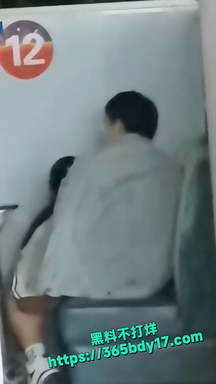 云南昆明校园小情侣 12