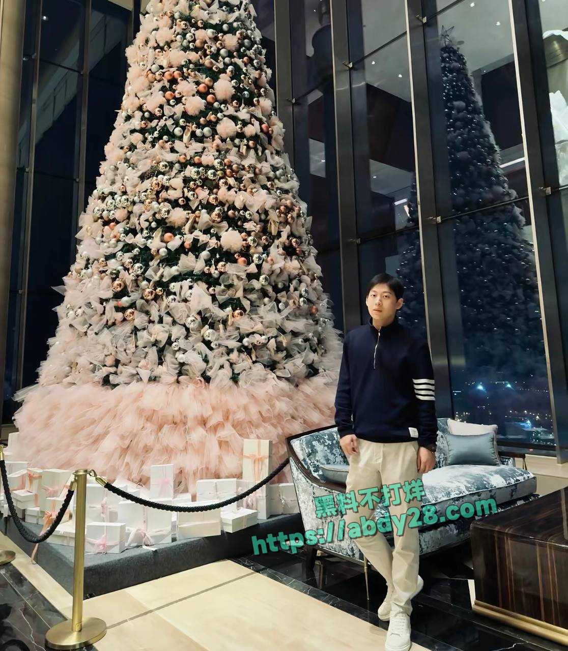 富二代李瑞滨被曝男名媛 54