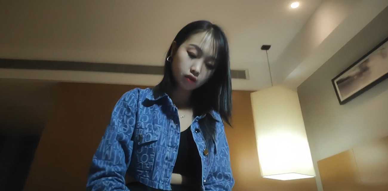 锤子探花遇到极品蓝衣学妹 清纯高颜值懵懂女大生 刚下海没多久