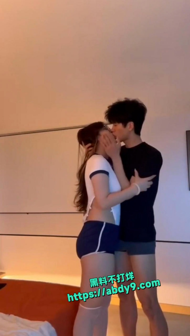 巨乳学姐和体育生男友的激情性爱 2