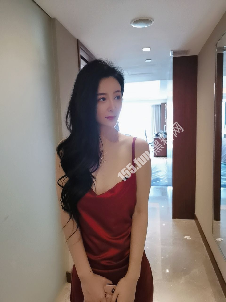 网友投稿高颜值S级身材拜金女.jpg