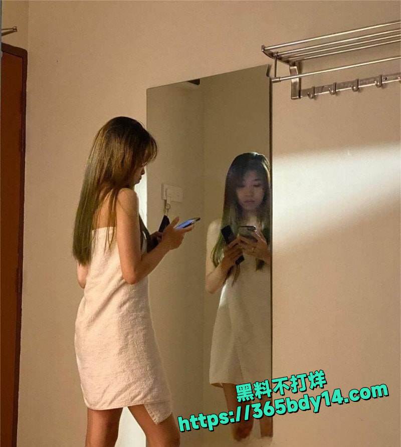 金发美女汪妍火爆全网
