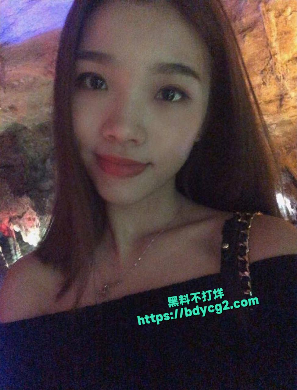 颜值贫乳学姐洗澡自拍7