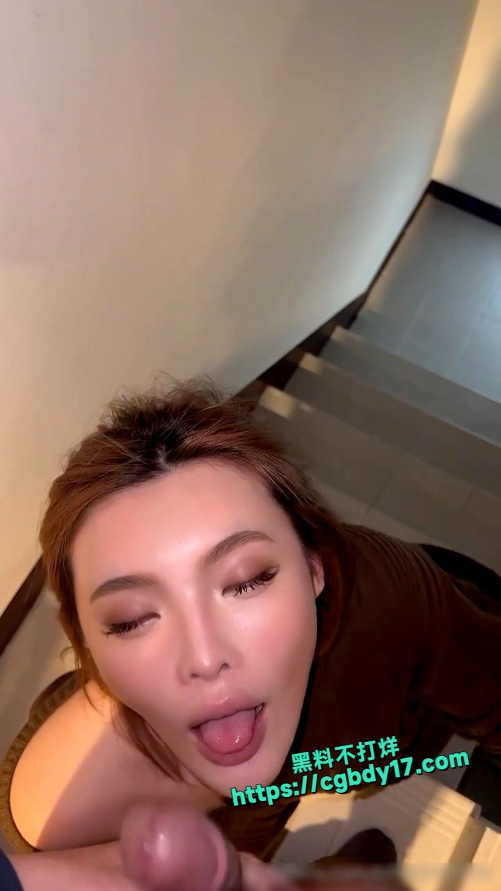 巨乳健身母狗 kitty 电梯门一开就看到我在被抽插3
