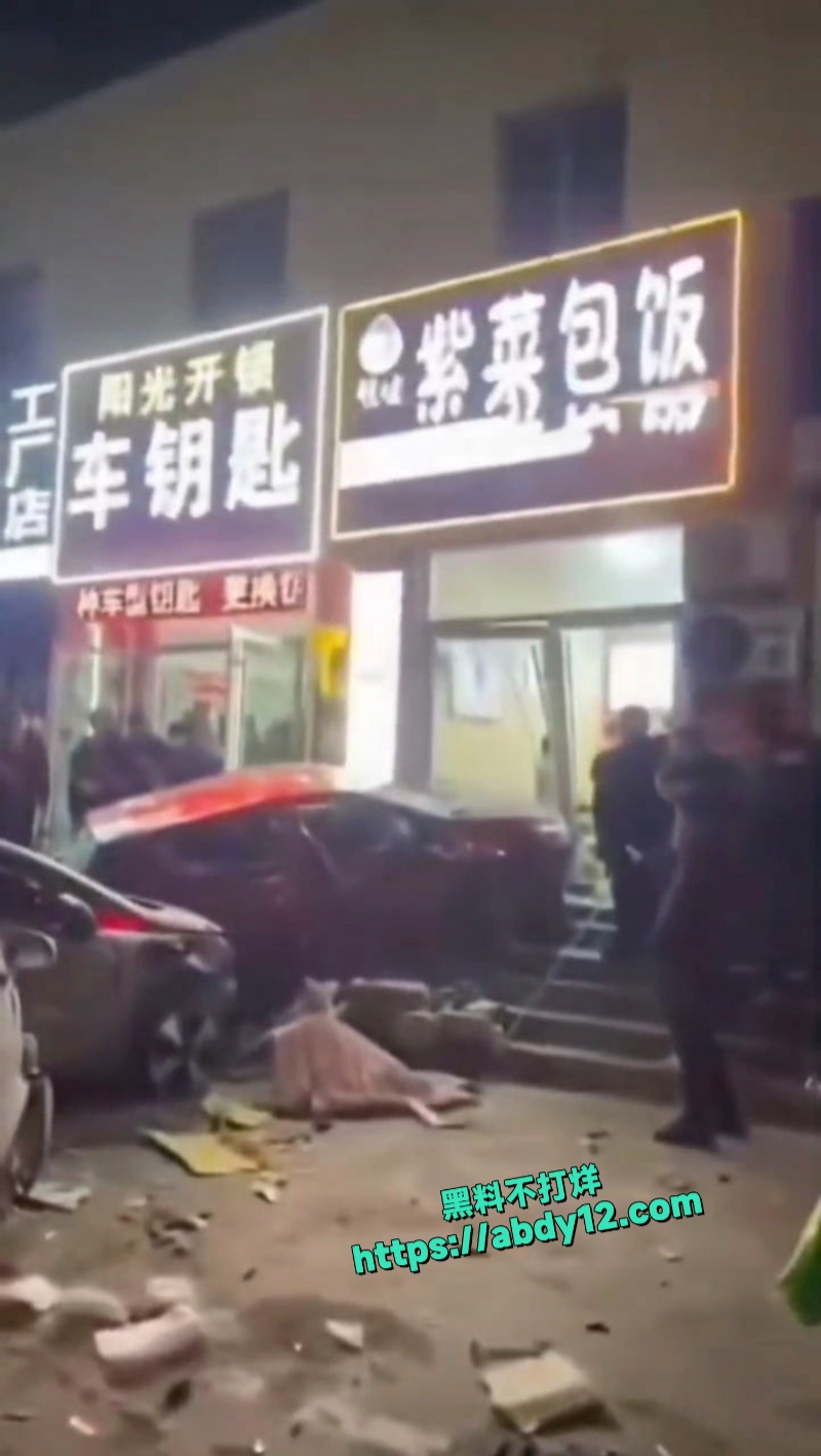 山东济南紫菜包饭店车祸惊魂 6