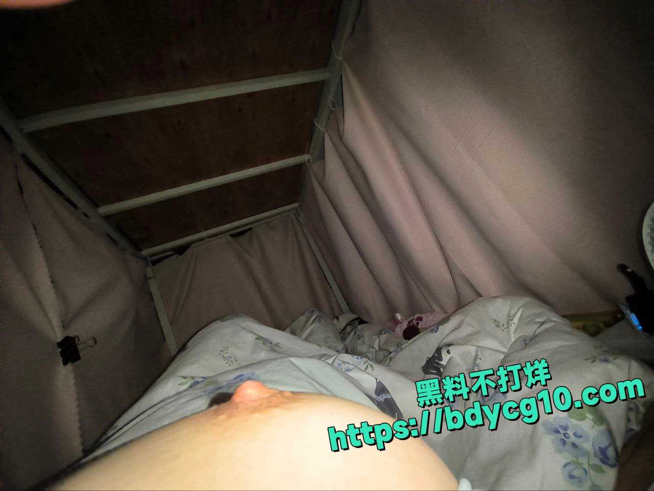 微胖少女乳头内陷宿舍自拍26