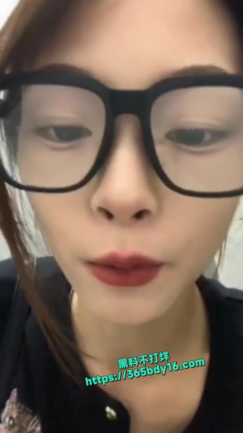 清纯反差小妹朱红裸贷视频泄漏1
