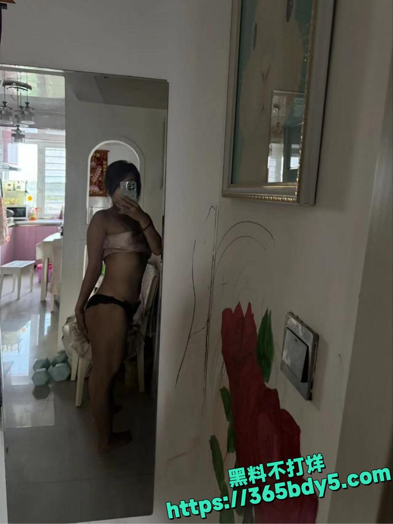 李璐瑶居家不雅裸聊视频泄密 22
