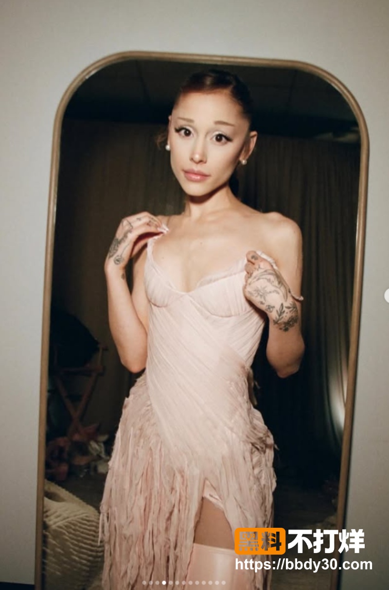 ArianaGrande 1
