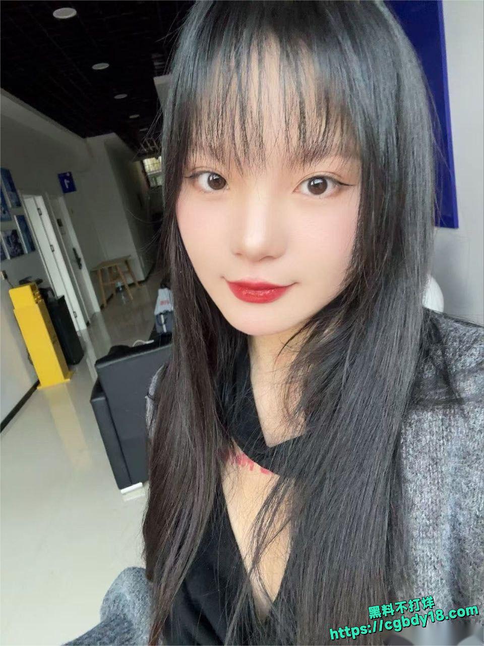 最新河南02年美女王梦颖自拍
