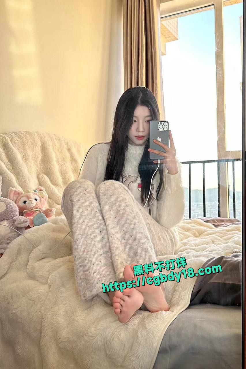 极品高颜值美腿玉足反差少女17