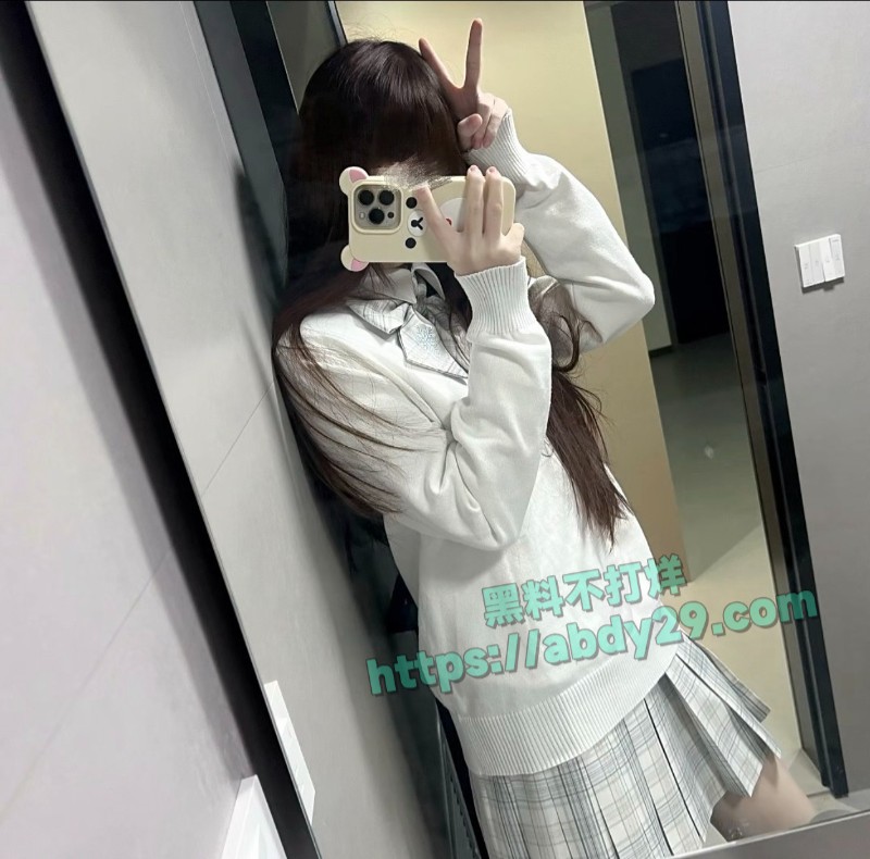 大三男生涉嫌强制侮辱大一女友18
