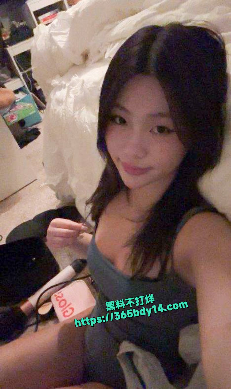 推特极品反差尤物sophiekimm一线天美鲍口交大屌啪啪1