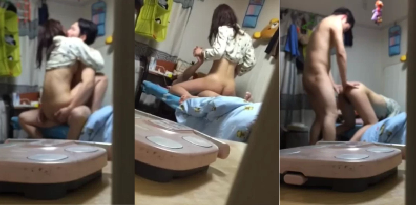半夜被隔壁同居情侣的做爱呻吟声吵醒！单男一不做二不休直接偷窥两人全程做爱！