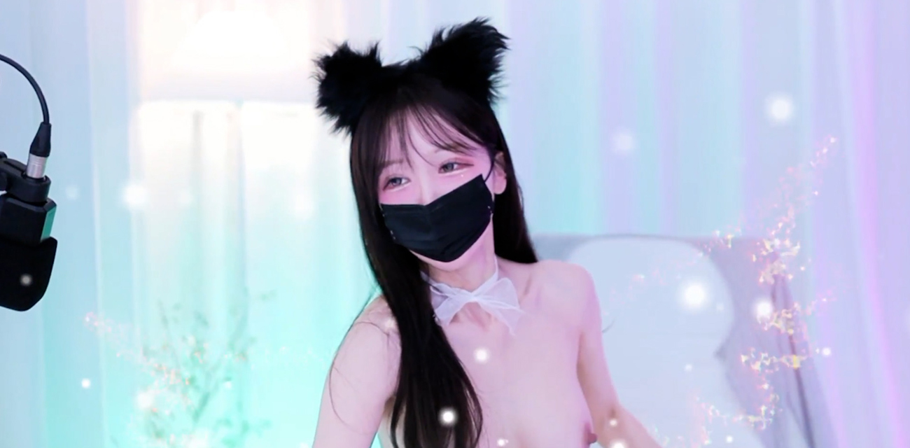 韩国BJ知名主播yuuuu12486 韩国裸舞系天花板 强节奏音乐配大胆动作 稳定镜头捕捉裸体魅力