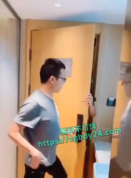 河南村镇银行储户巴忠俊一家被殴打8