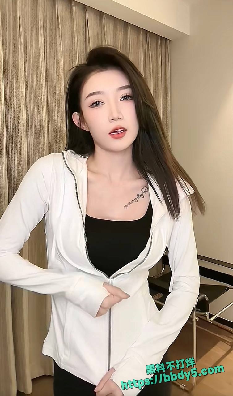 女网红小伊伊包养小鲜肉30