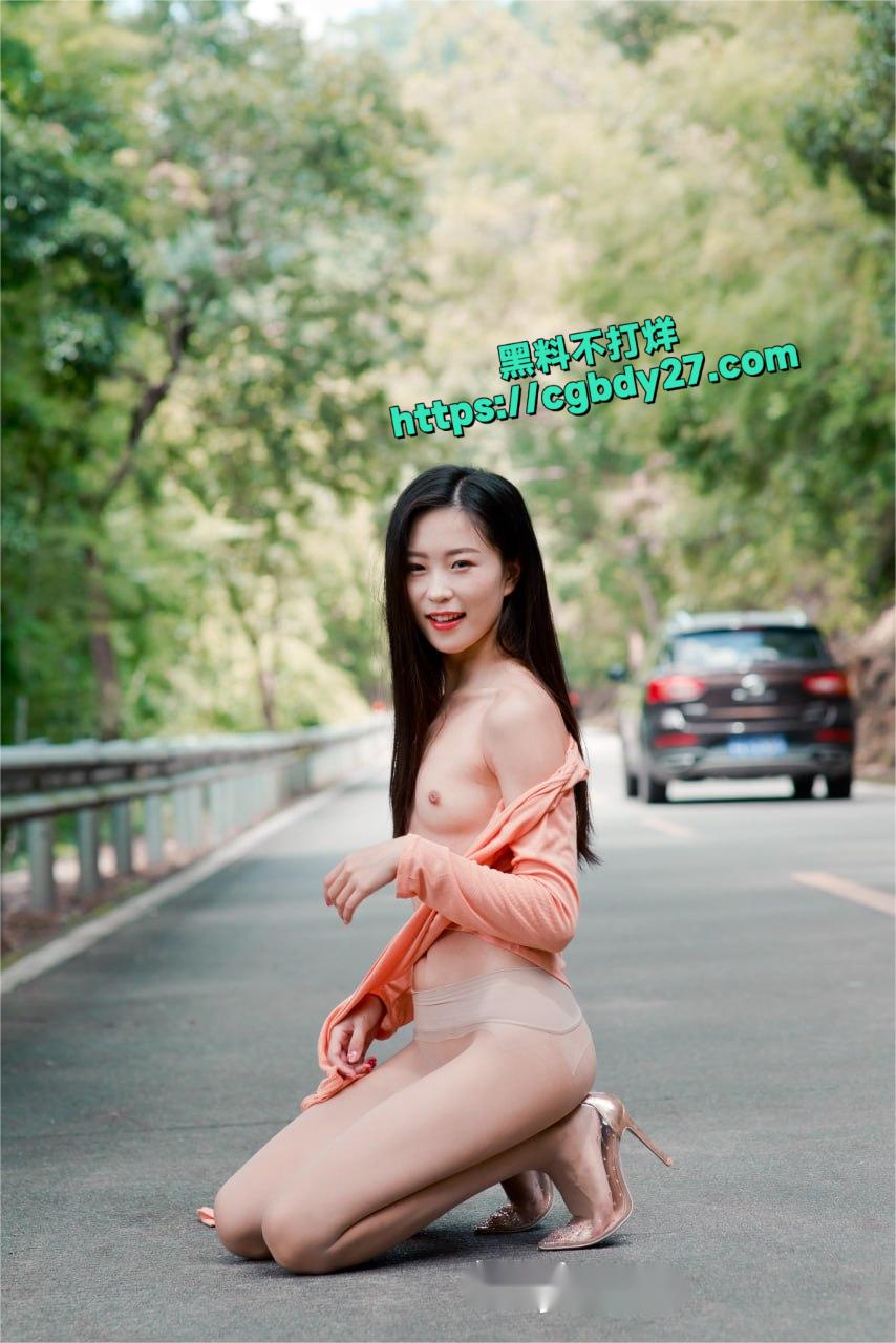 杨紫嫣户外露出写真32