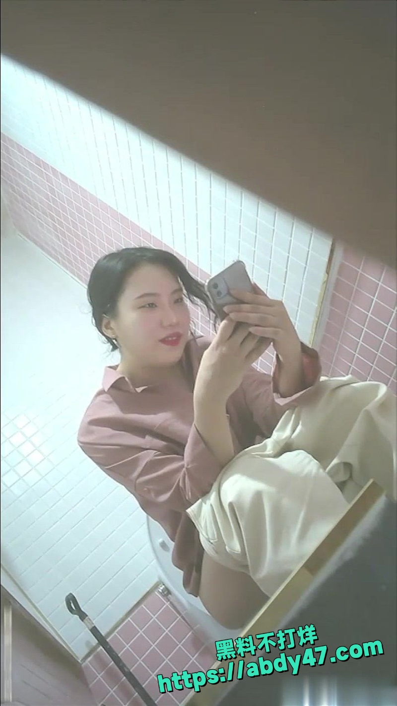 女厕偷拍 1