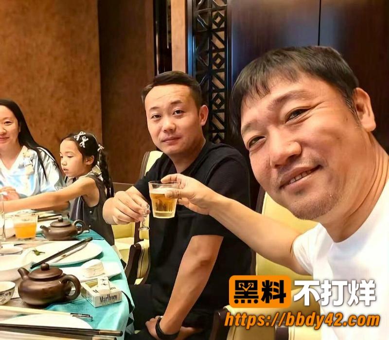 贾冰被偷拍事件引争议5