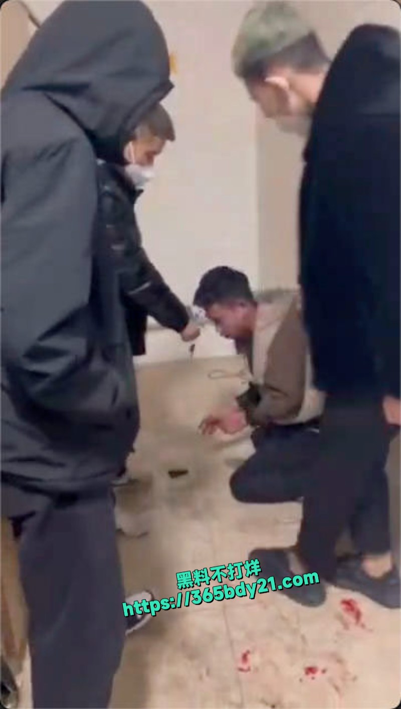 原配捉奸暴打奸夫淫妇现场实况  11
